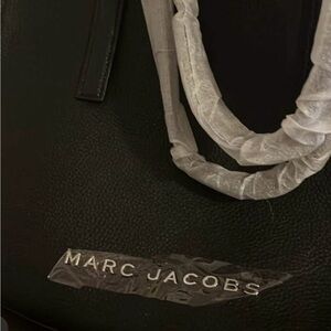 MARC JACOBS
Jordan Logo Leather Tote Bag with tags